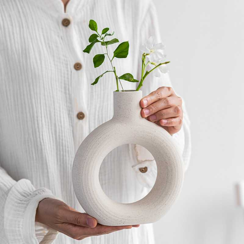 vase-delphinial