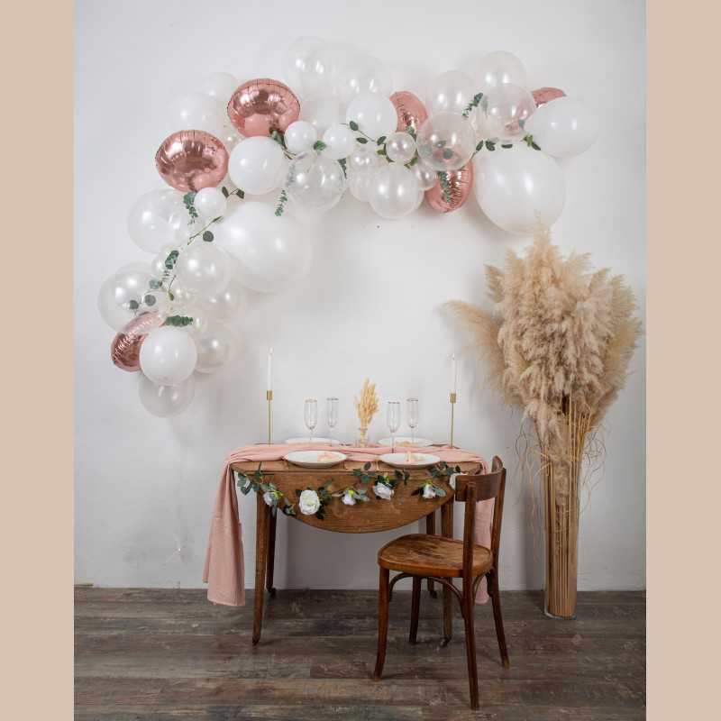 Kit arche de 70 ballons la reveuse blanc rose gold et eucalyptus