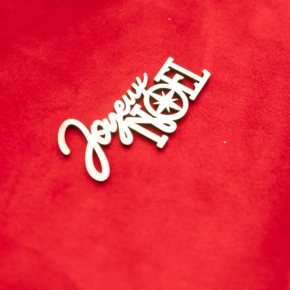10 confettis "joyeux noël" en bois or 6x3,5x0,3cm