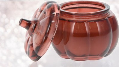 Bougeoir rouge en verre de 8 cm