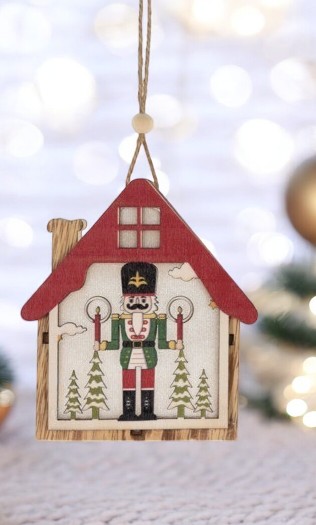 Maison en bois à suspendre avec led