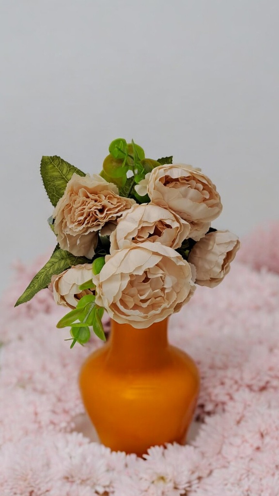 Bouquet de pivoines et oeillets beige