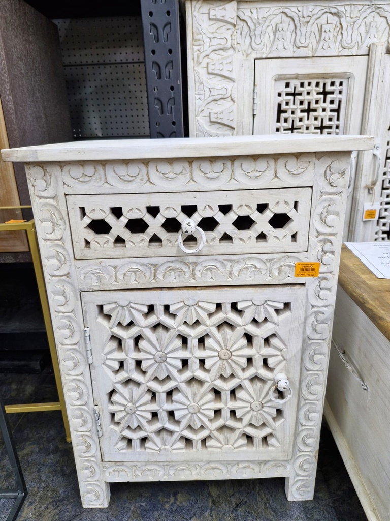 Wdn carved bed side (chevet)