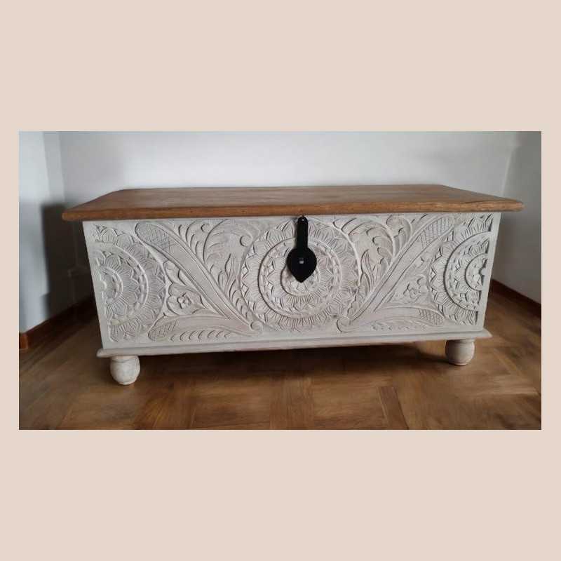 Wdn carved box (coffre )