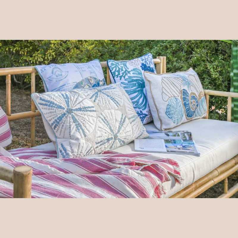 Coussin polyester, brodé bleu argenté