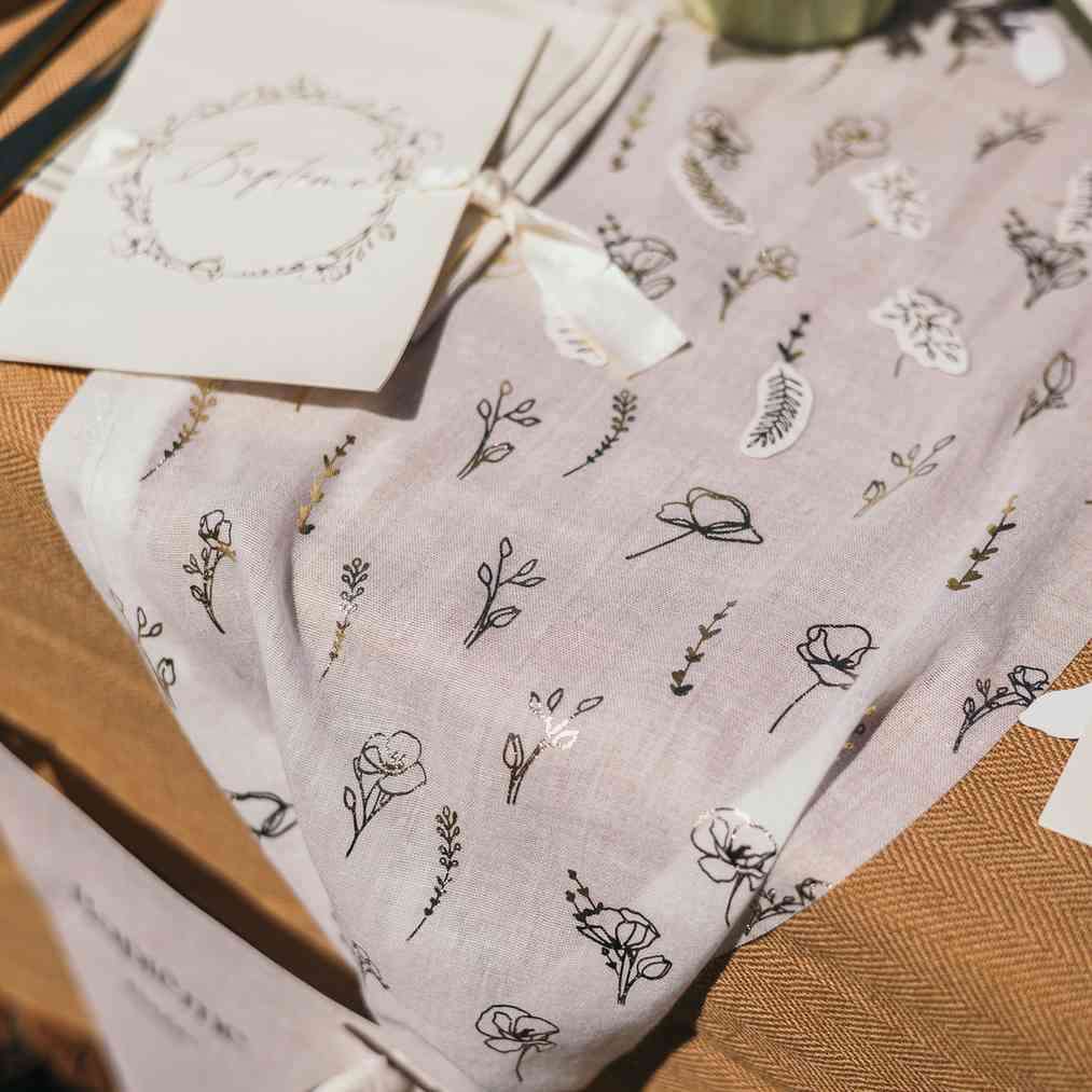 Chemin de Table Mousseline Blanc et Or 28cmx5m