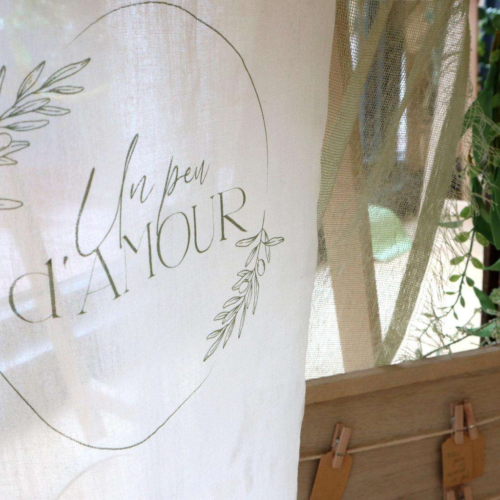Chemin de Table "Un Peu D'Amour" Olive Oil Mousseline Crème et Sauge 28cmx5m