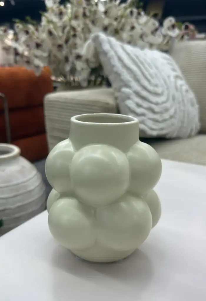 Vase à fleurs beige forme fleurs