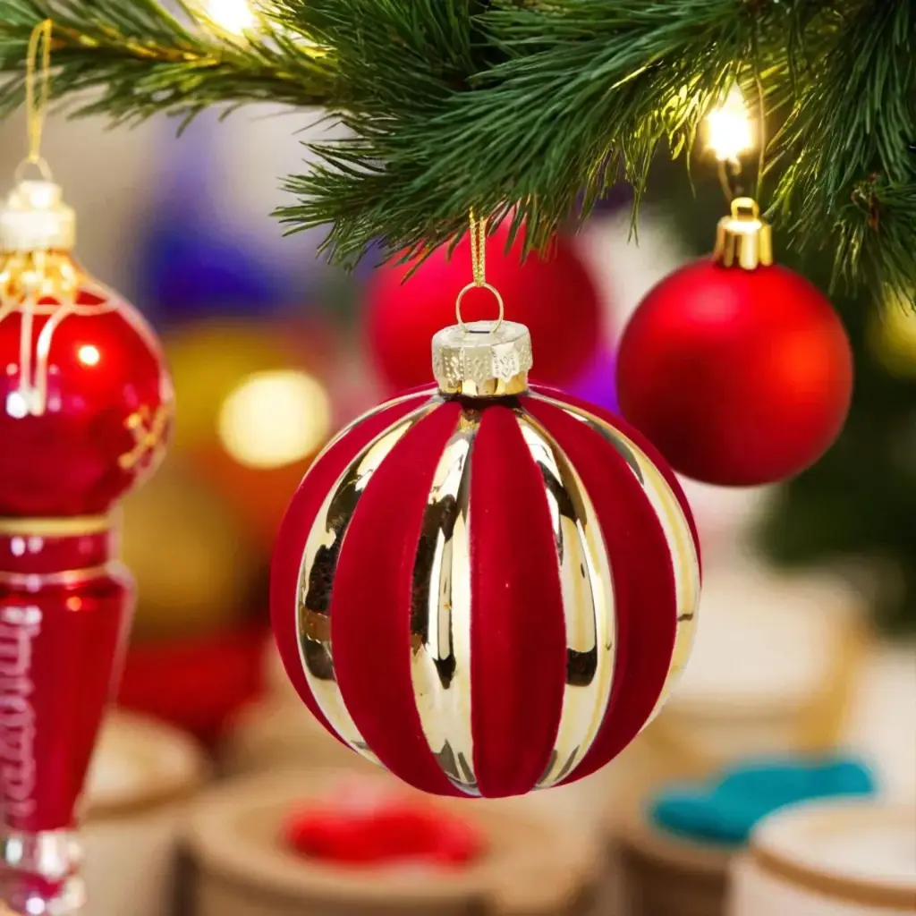 Boule de noël rayée 8cm rouge