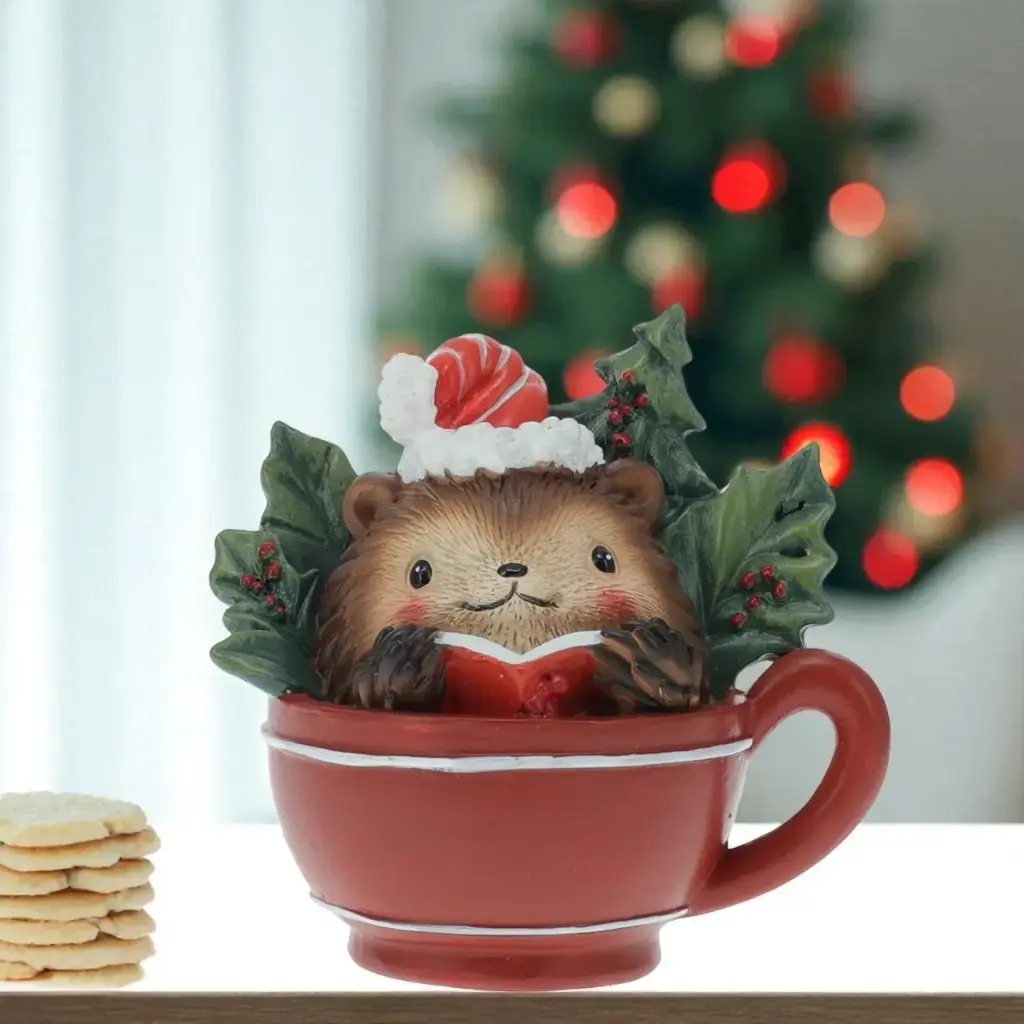 Figurine d'automne dans une tasse