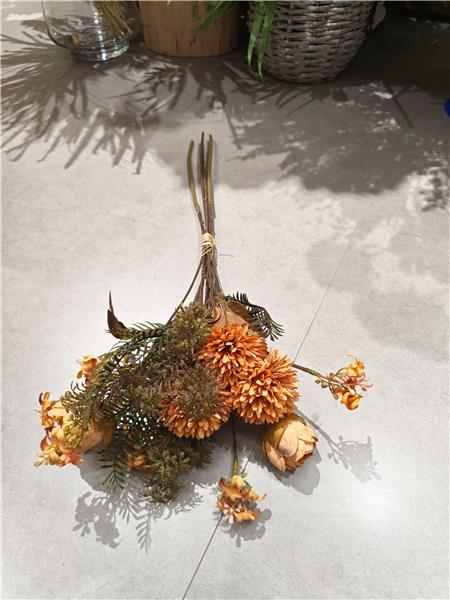 Bouquet de chrysanthèmes, pivoines et fougères 48 cm - 456