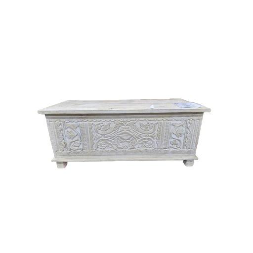 Wdn carved box (coffre)