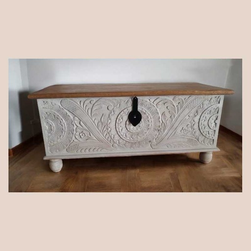 Wdn carved box (coffre )