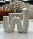 Vase à fleurs blanc forme w 