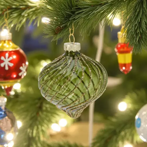 Boule de noël verre 8cm  vert oignon