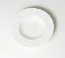 Assiette en porcelaine blanche avec relief « Chapeau de paille »